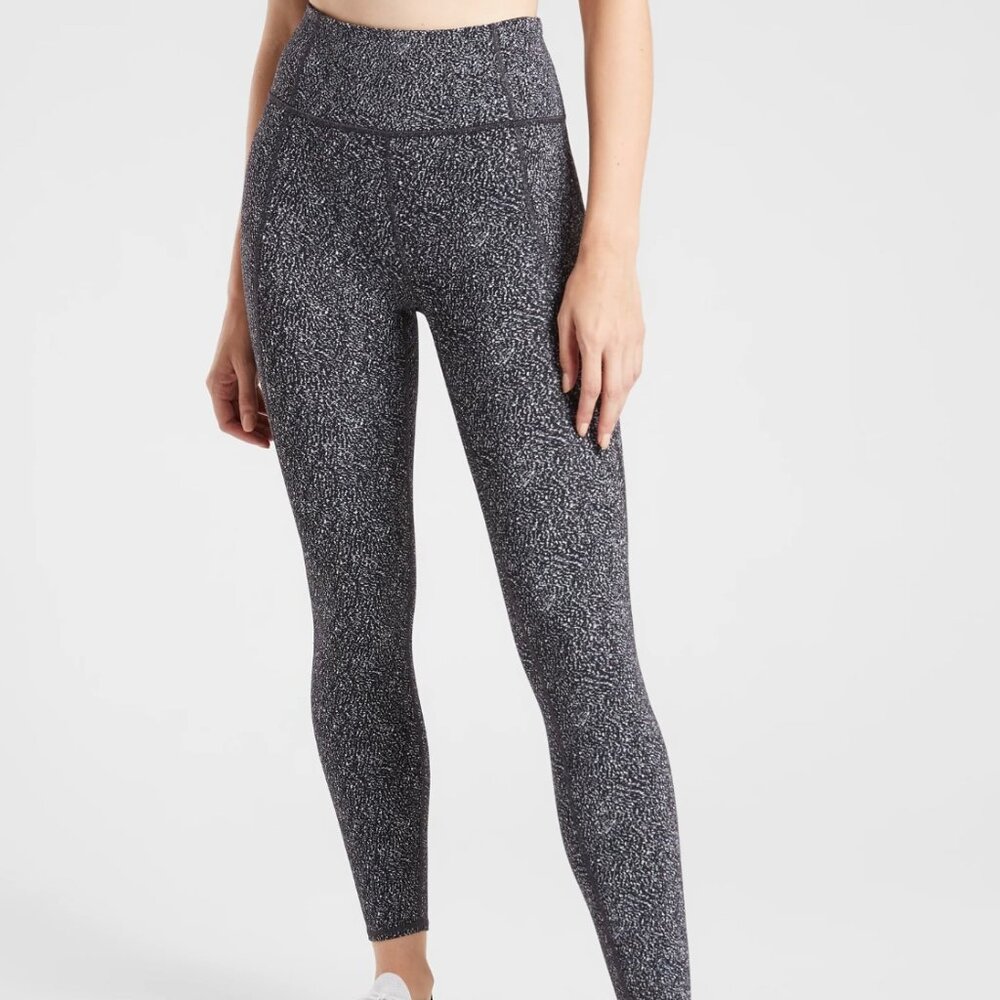 Athleta Lightning Stash Pocket 7/8 Tight Leggings